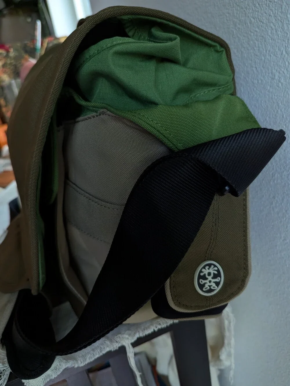 Crumpler 7 Million Dollar Messenger Sling 13L - Rifle Green